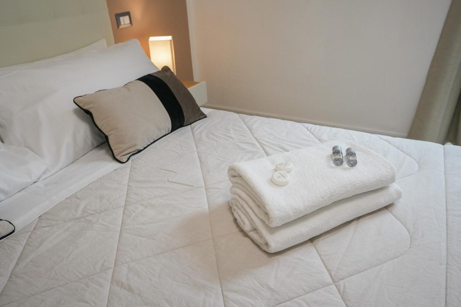 Luxury Rooms Paoli 19 Кальярі Номер фото